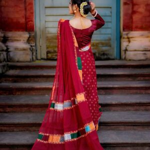 ব্লাউজ পিস সহ সেমি মসলিন শাড়ি