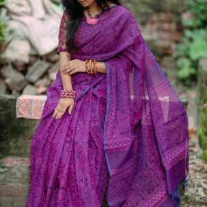 ব্লাউজ পিস সহ সেমি মসলিন শাড়ি